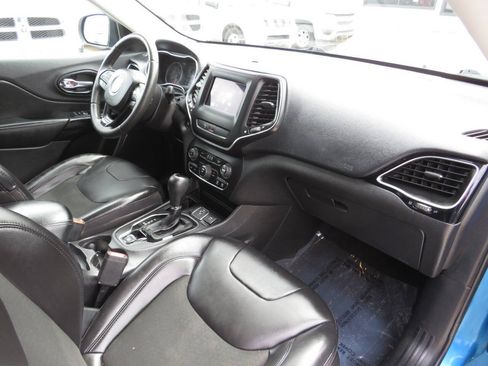 Used 2020 Jeep Cherokee Latitude Plus FWD image 9