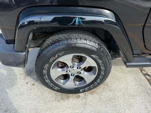 Used 2017 Jeep Wrangler Sahara w/ Connectivity Group image 36