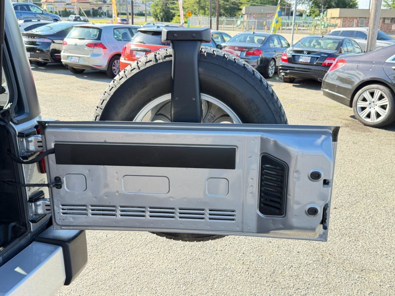 Used 2015 Jeep Wrangler Unlimited Sahara w/ Dual Top Group AWD/4WD image 32