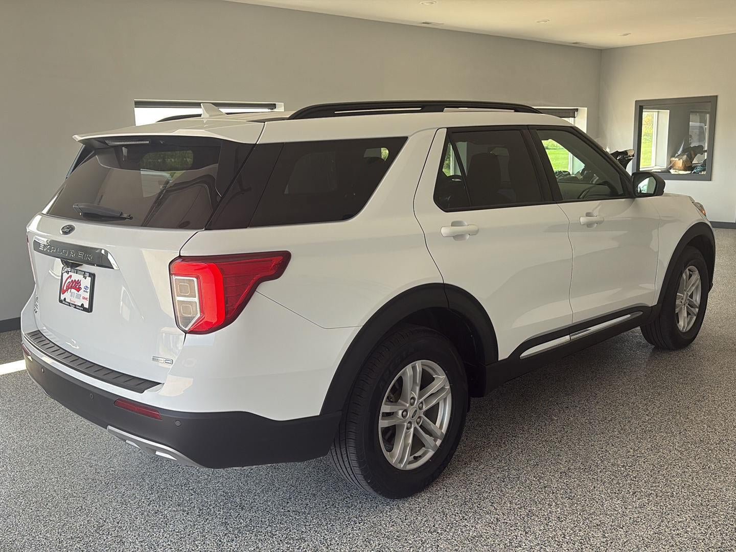 Used 2020 Ford Explorer XLT w/ Equipment Group 202A AWD/4WD image 4