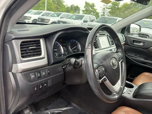 Used 2019 Toyota Highlander Limited Platinum AWD/4WD image 20