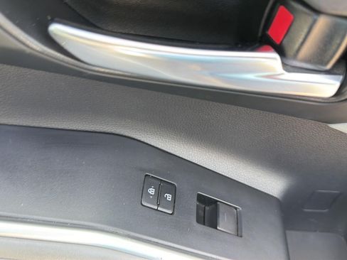Used 2020 Toyota Highlander XLE FWD image 42