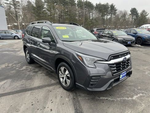 Used 2023 Subaru Ascent Premium w/ Convenience Package image 3