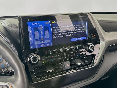 Used 2022 Toyota Highlander Platinum image 16