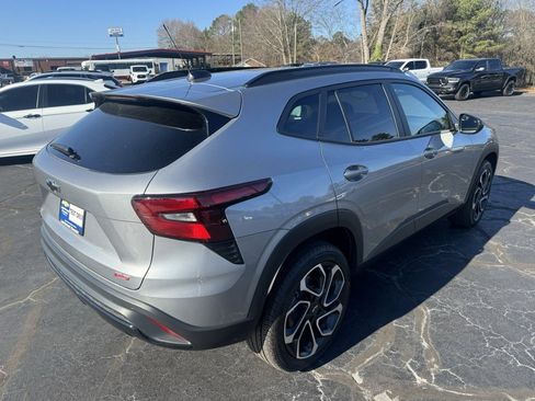 Used 2025 Chevrolet Trax RS w/ Driver Confidence Package image 6