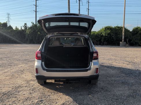 Used 2017 Subaru Outback 2.5i Limited AWD/4WD image 4