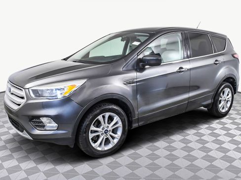 Used 2017 Ford Escape SE image 4