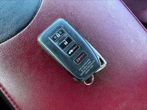 Used 2017 Lexus RC 200t image 14