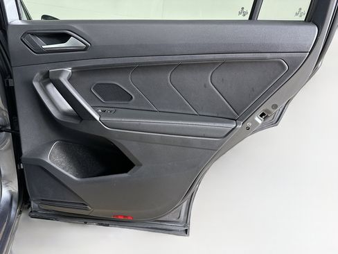 Used 2024 Volkswagen Tiguan SE image 29