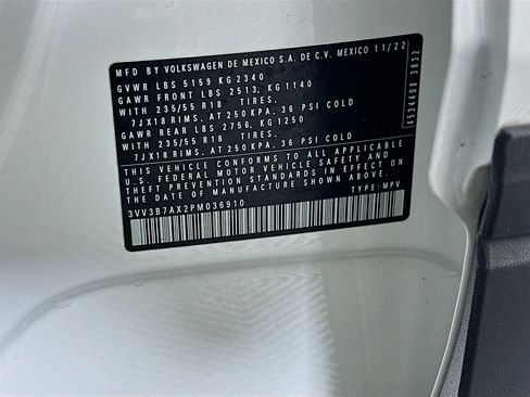 Used 2023 Volkswagen Tiguan SE FWD image 12