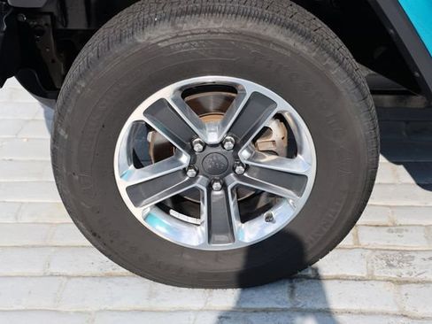 Used 2020 Jeep Wrangler Unlimited Sahara AWD/4WD image 41