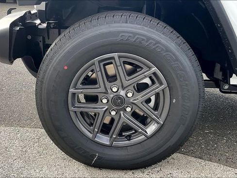 New 2025 Jeep Gladiator Sport image 11