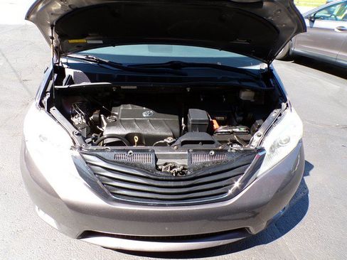 Used 2012 Toyota Sienna LE AWD/4WD image 22