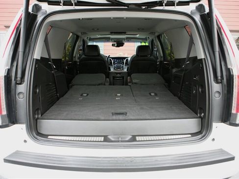 Used 2016 Cadillac Escalade Luxury image 19