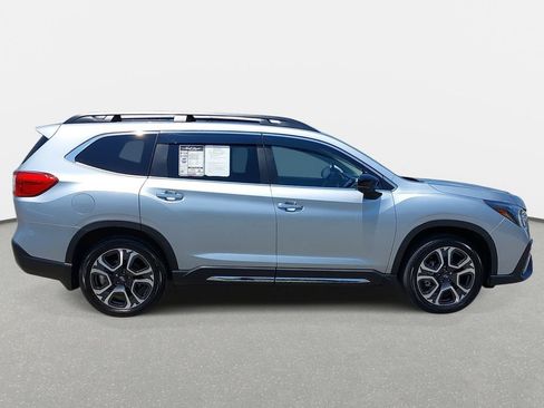 Used 2025 Subaru Ascent Touring AWD/4WD image 4
