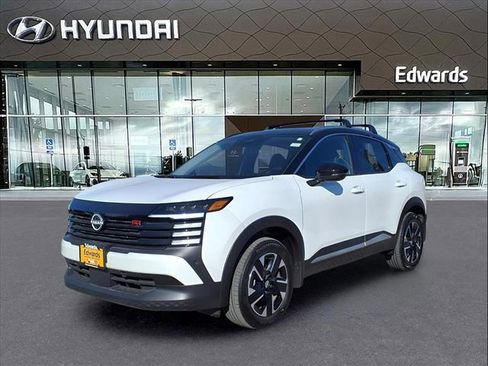 Used 2025 Nissan Kicks SR image 1