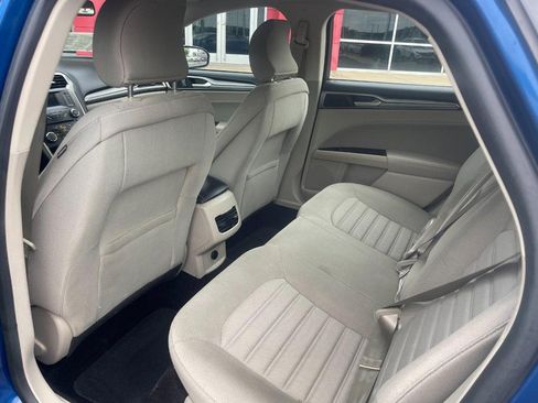 Used 2017 Ford Fusion SE FWD image 16