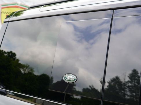 Used 2021 Land Rover Defender 110 X-Dynamic SE AWD/4WD image 34
