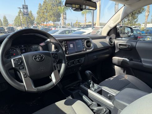 Used 2021 Toyota Tacoma SR5 w/ SR5 Appearance Package (SM) RWD image 17