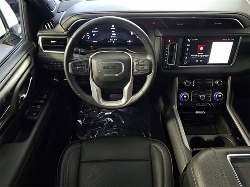 Used 2023 GMC Yukon Denali image 13