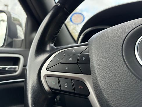 Used 2022 Jeep Grand Cherokee Limited image 16