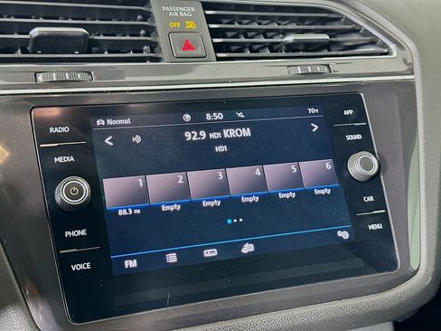 Used 2020 Volkswagen Tiguan SE AWD/4WD image 21