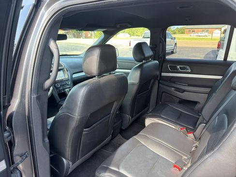 Used 2017 Ford Explorer XLT w/ Equipment Group 202A FWD image 21
