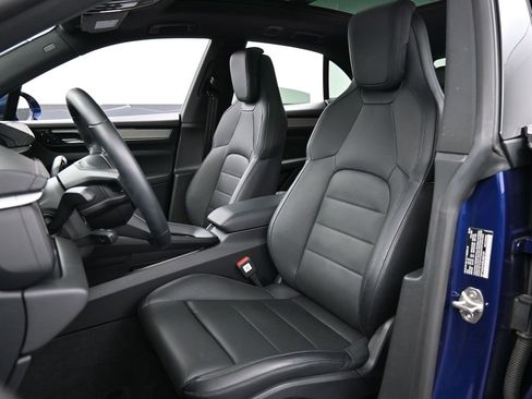 Certified 2024 Porsche Macan 4 Electric image 5