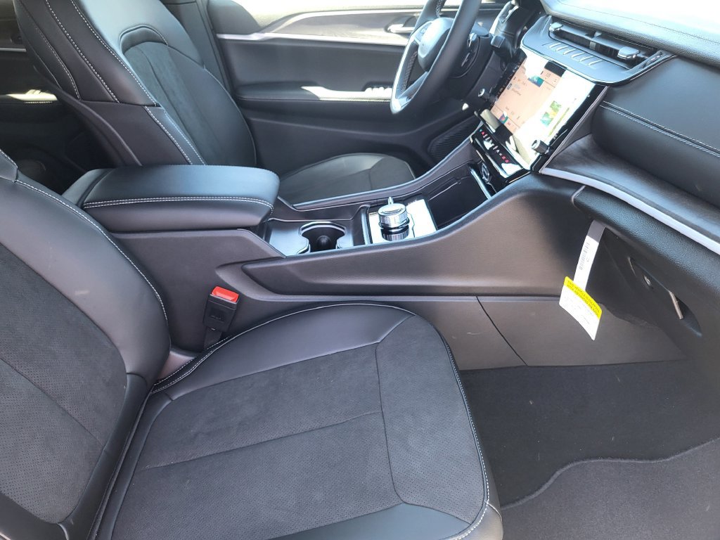 New 2026 Jeep Grand Cherokee Altitude AWD/4WD image 13