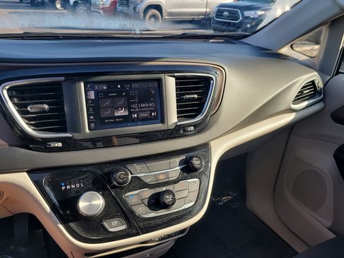 Used 2023 Chrysler Voyager LX FWD image 19