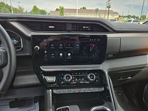 Used 2025 GMC Sierra 1500 Denali w/ Technology Package AWD/4WD image 25