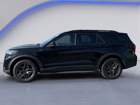 Used 2025 Ford Explorer ST-Line w/ ST-Line Street Pack AWD/4WD image 3