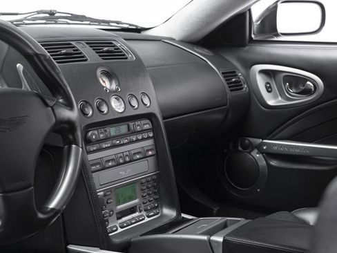 Used 2005 Aston Martin Vanquish S image 21