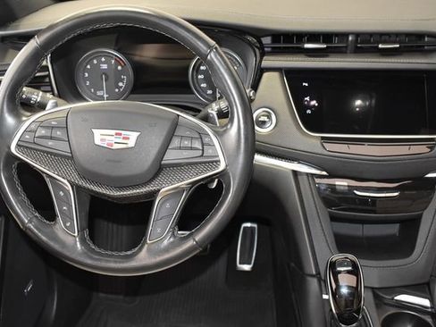 Used 2023 Cadillac XT5 Sportv w/ Technology Package image 16