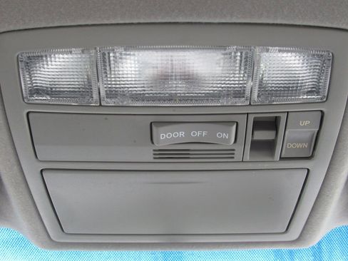 Used 2010 Toyota Camry image 25