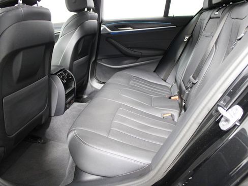 Used 2023 BMW 530e w/ M Sport Package image 27