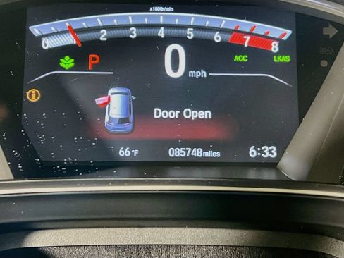 Used 2019 Honda CR-V Touring image 11