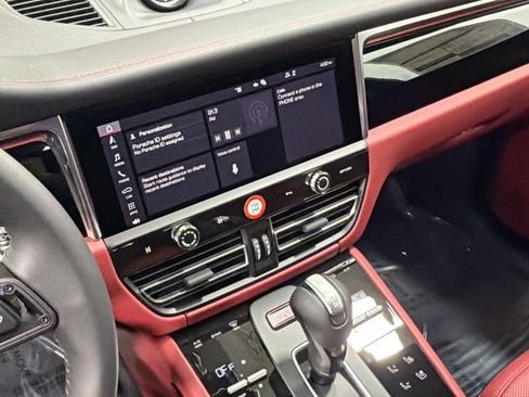 Certified 2026 Porsche Macan Turbo AWD/4WD image 27