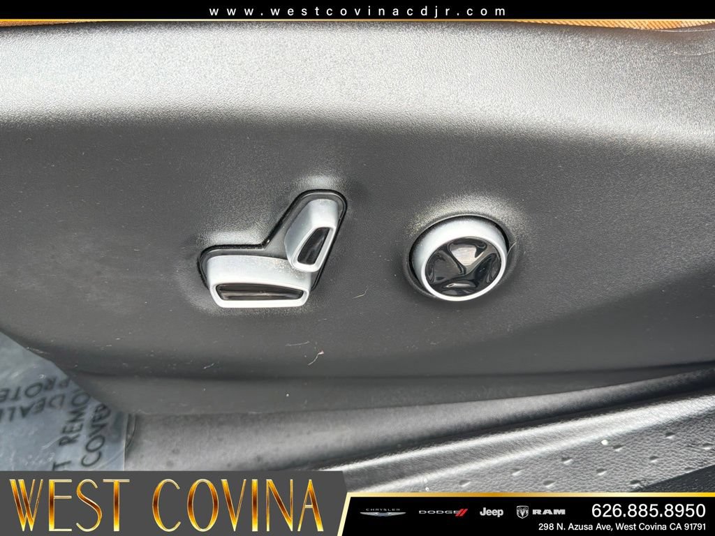 Used 2023 Chrysler Pacifica Pinnacle FWD image 24
