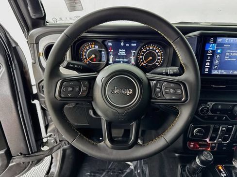 Used 2024 Jeep Gladiator Sport AWD/4WD image 15