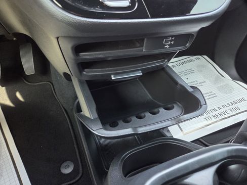 Used 2026 Chrysler Voyager LX FWD image 31