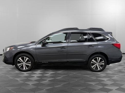 Used 2018 Subaru Outback 3.6R Limited image 2