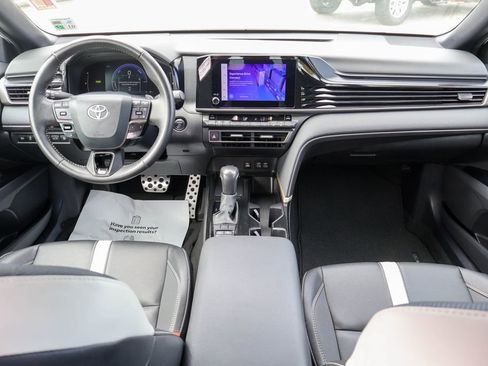 Used 2025 Toyota Camry SE FWD image 7