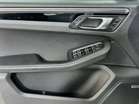 Certified 2026 Porsche Macan AWD/4WD image 11