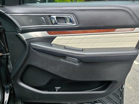 Used 2016 Ford Explorer Platinum AWD/4WD image 22