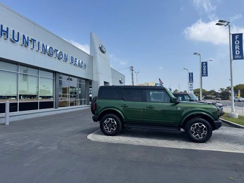 Used 2025 Ford Bronco Outer Banks AWD/4WD image 3