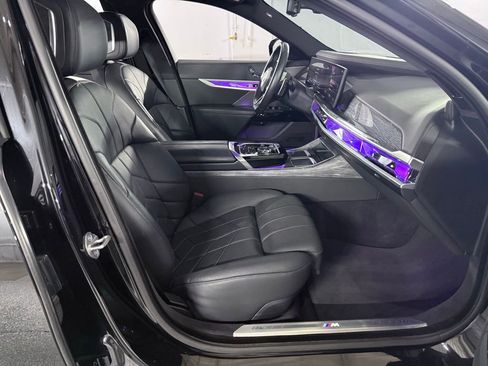 Used 2023 BMW 760i xDrive w/ Executive Package image 25