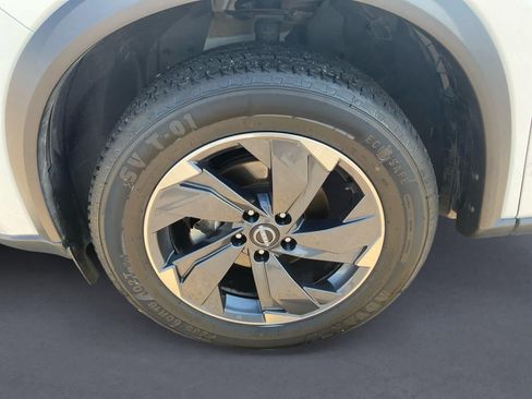 Used 2025 Nissan Rogue SV AWD/4WD image 14