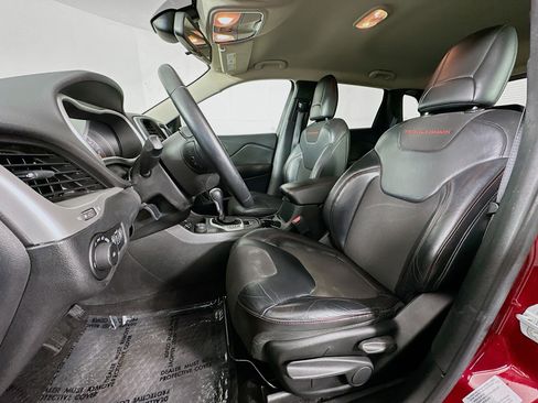 Used 2017 Jeep Cherokee Trailhawk w/ Cold Weather Group image 22