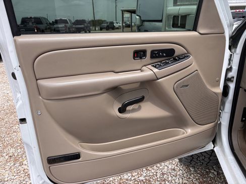 Used 2007 Chevrolet Silverado 2500 LT w/ Heavy-Duty Power Package image 12